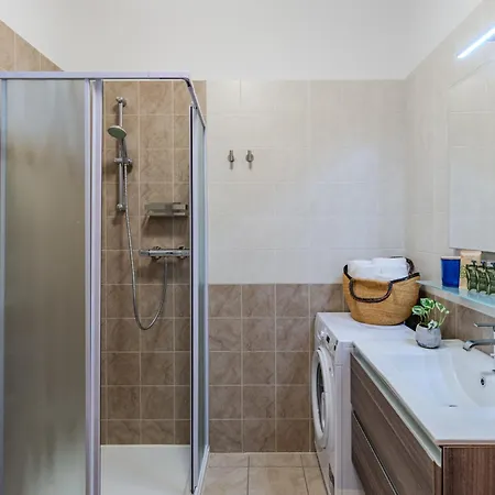 Apartamento San Vincenzo-1 By Interhome